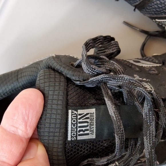 Saucony run anywhere women's 9.5 black EUC - Picture 4 of 5
